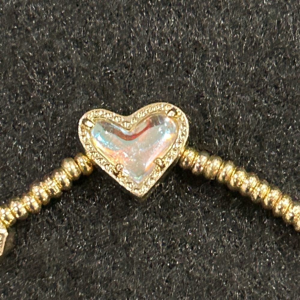 Kendra Scott “ARI” Gold Heart Bead Stretch Bracelet - Picture 2 of 3